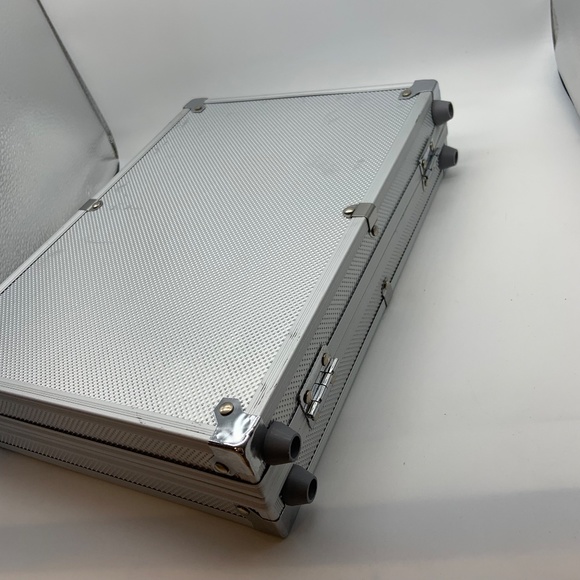 Premium Casino Style Poker Set Poker Chips, Cards, & More with Carrying Case - Picture 12 of 16